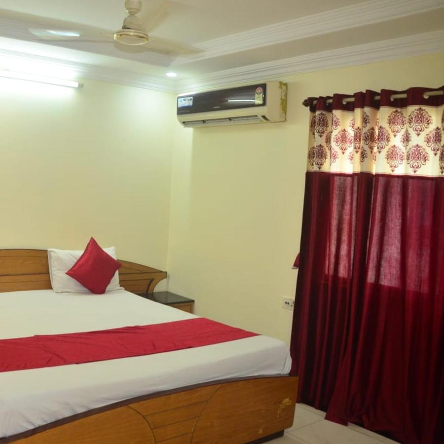 Hotel Poonam Raipur  Ngoại thất bức ảnh