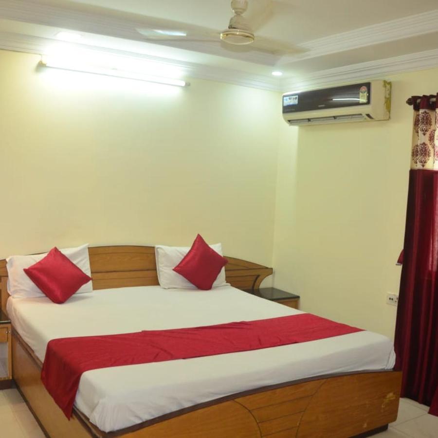 Hotel Poonam Raipur  Ngoại thất bức ảnh