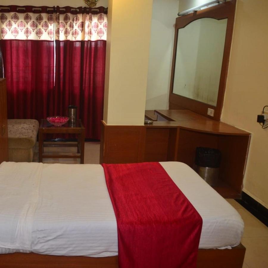 Hotel Poonam Raipur  Ngoại thất bức ảnh