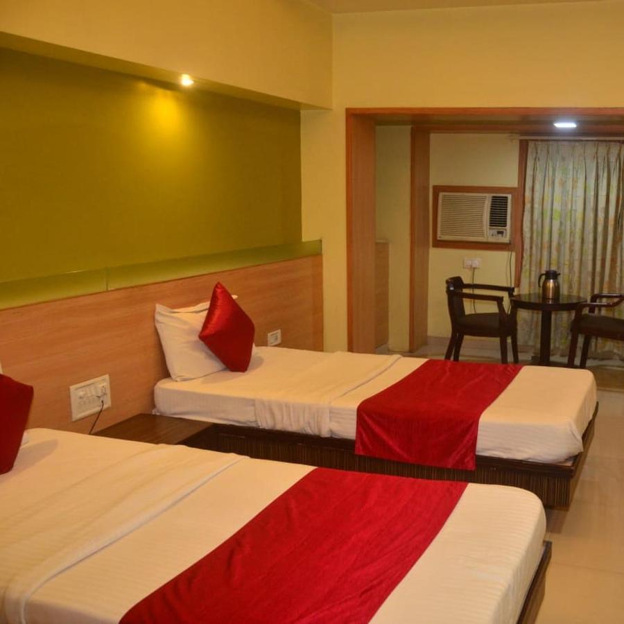 Hotel Poonam Raipur  Ngoại thất bức ảnh