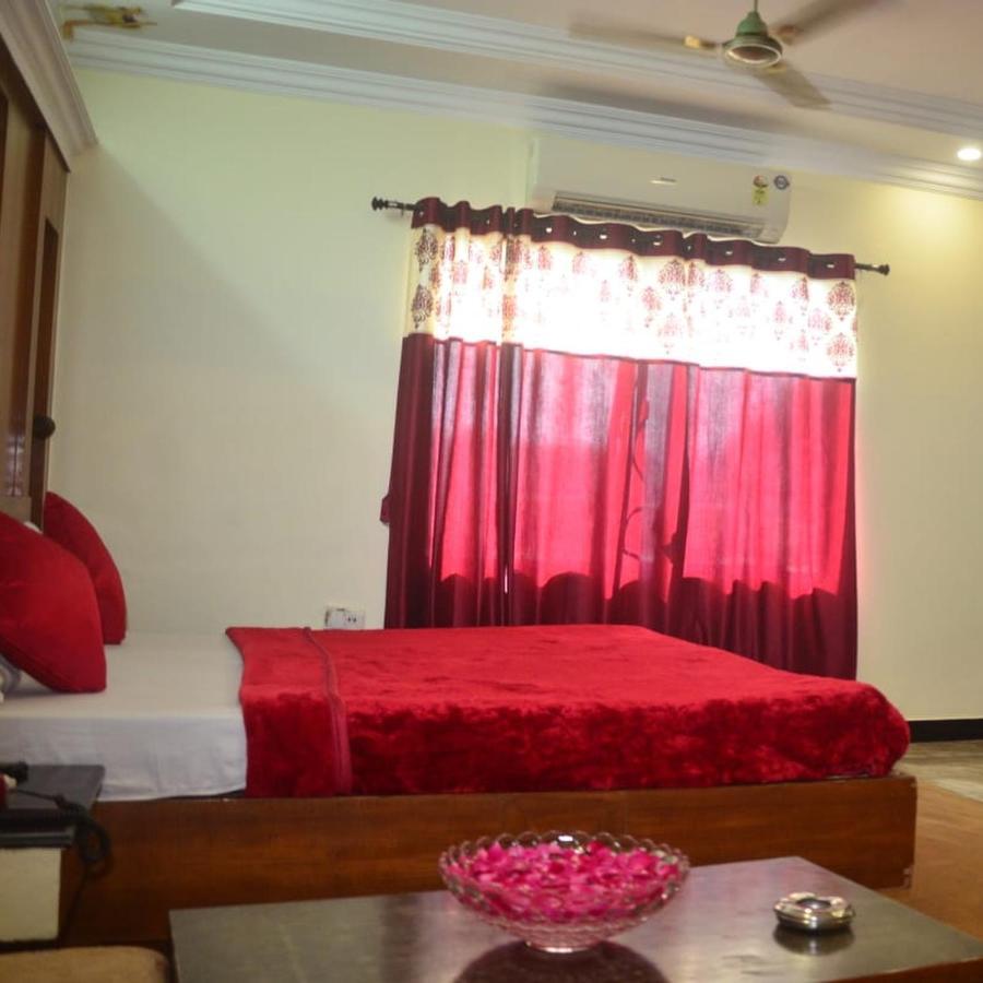 Hotel Poonam Raipur  Ngoại thất bức ảnh