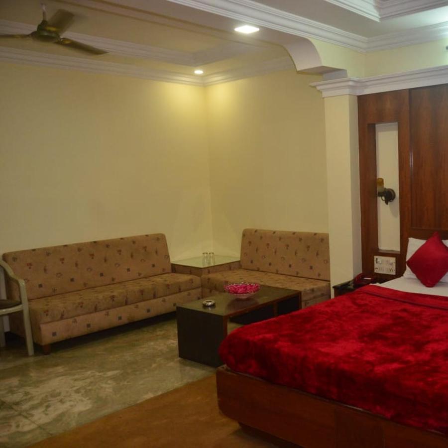 Hotel Poonam Raipur  Ngoại thất bức ảnh
